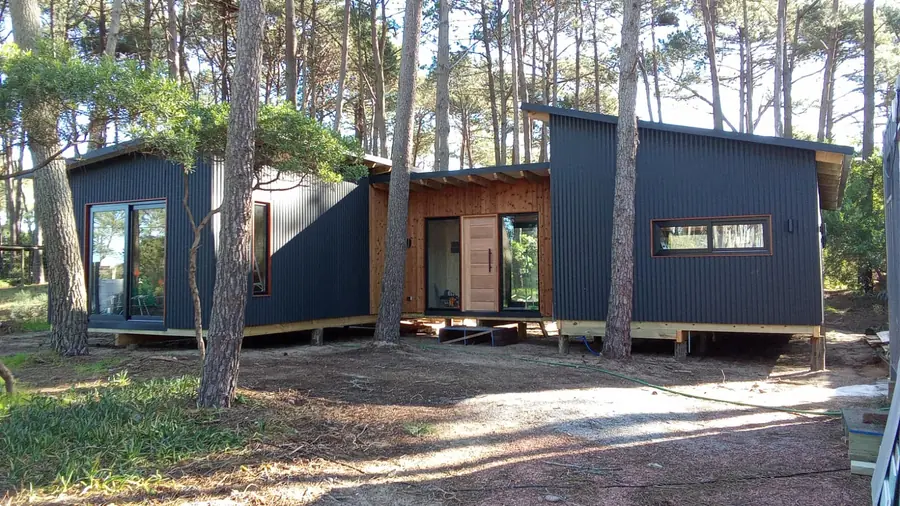 Casa de madera en el bosque