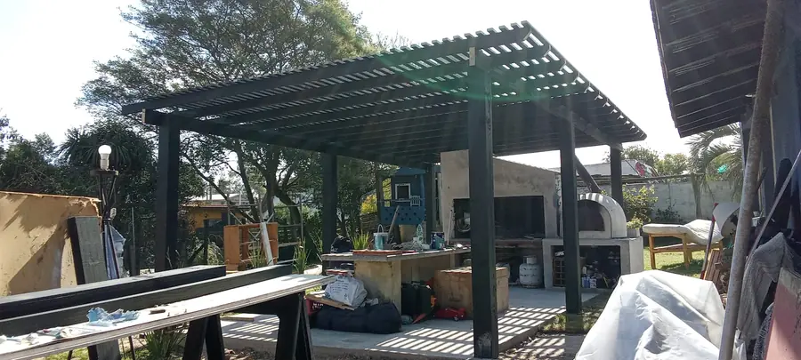 Galería y pérgola de madera